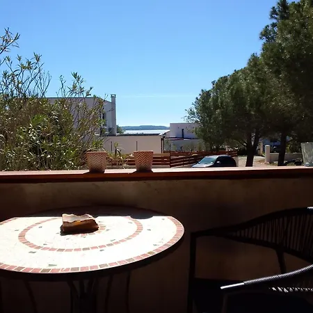 De L'etang Proche Des Grands Buffets Guest house